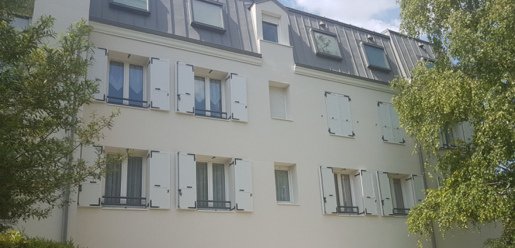Fa&ccedil;ade avec volets battants pos&eacute;s sur ITE