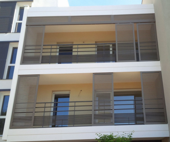 Volet coulissant persienn&eacute; ajour&eacute;